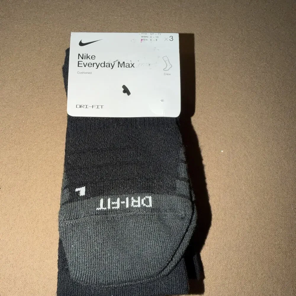 Nike Men’s Everyday Max Cushioned Training Crew Black Socks (3 Pairs) Medium